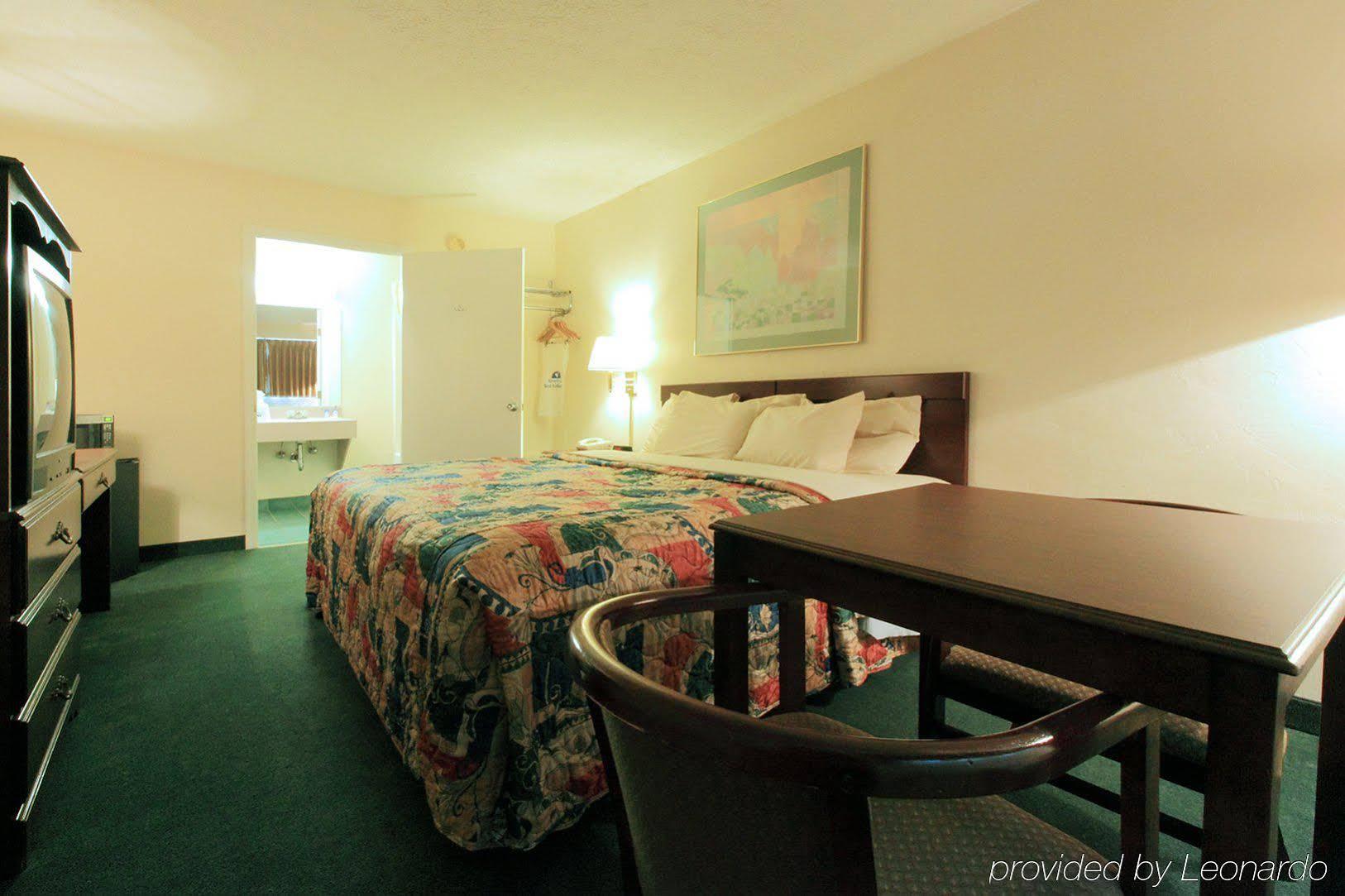 Americas Best Value Inn Hazard - photo 11