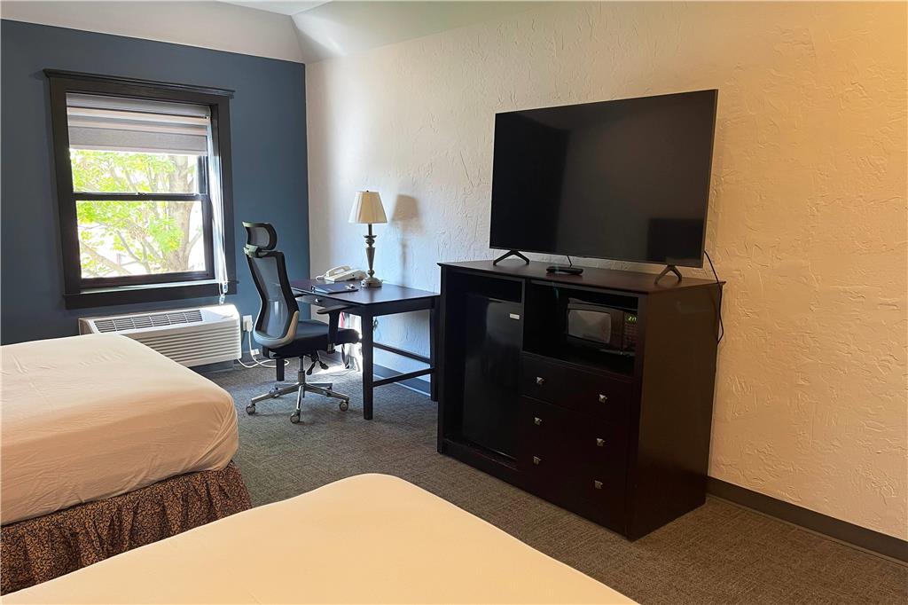 Chateau Hotel and Conference Center - photo 20