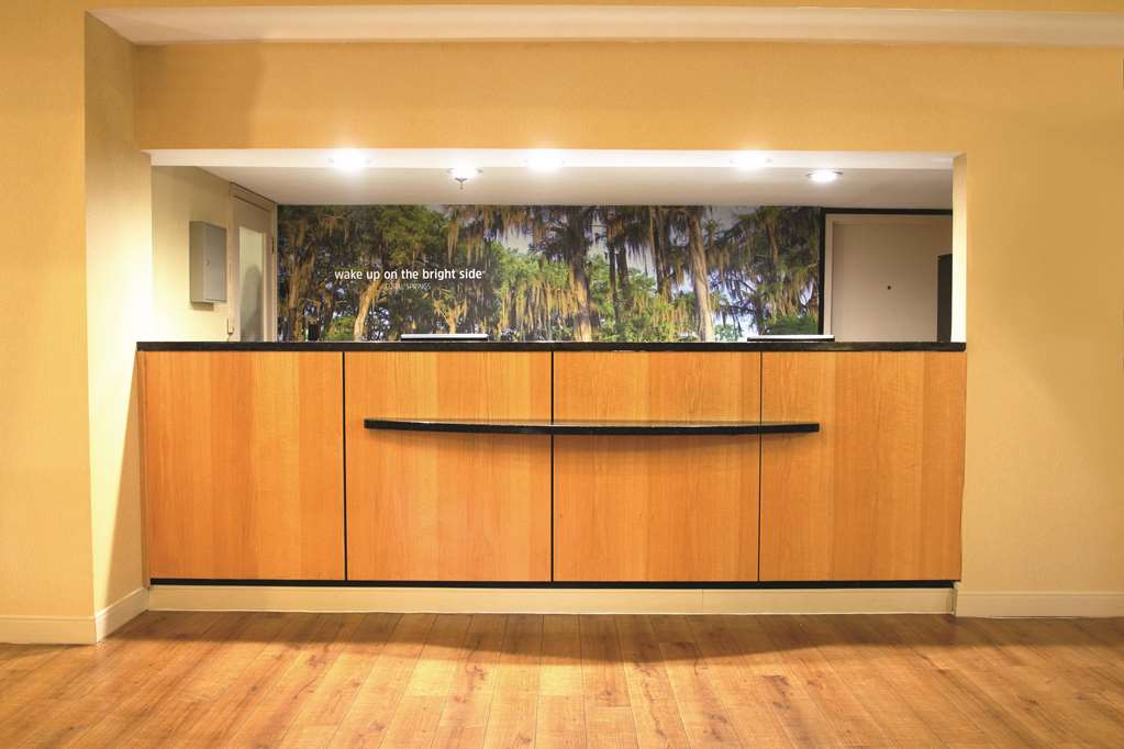 La Quinta Inn & Suites by Wyndham Coral Springs South - photo 9