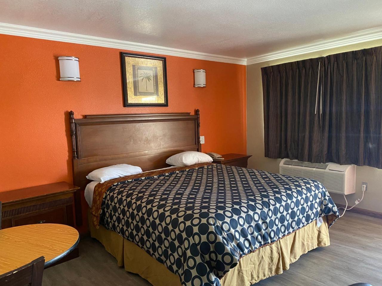 Downtown Motel 7 - photo 11