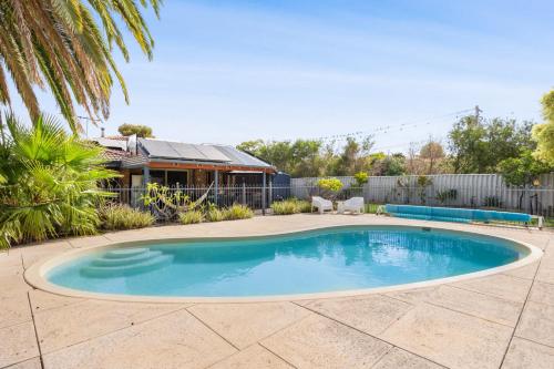 Relaxed Coastal Living With Poolside Bliss Mullaloo — Perth