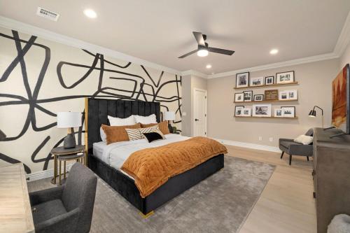 The Hearth House Quiet Rogers Retreat — 4-Star Luxury Hotel in Rogers, United States