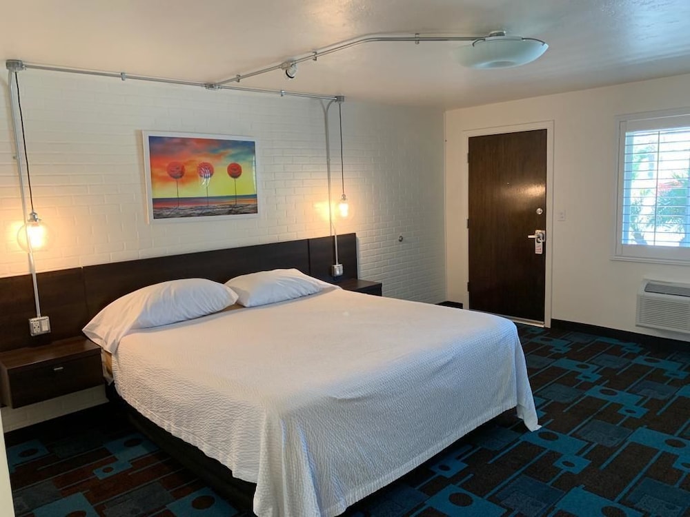 The Sands Motel - photo 12