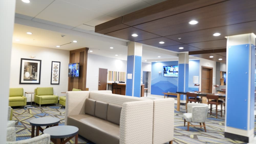 Holiday Inn Express & Suites Dallas Central Market Center by IHG - photo 8