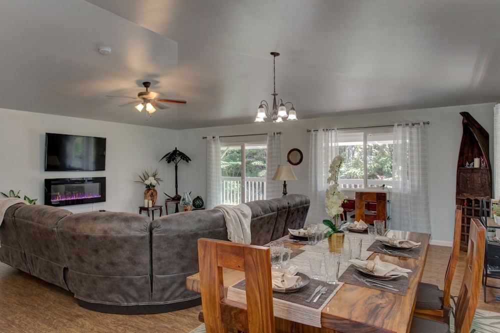 Ferns & Frogs Forest Hale home — 4-Star Luxury Hotel in Mountain View, United States