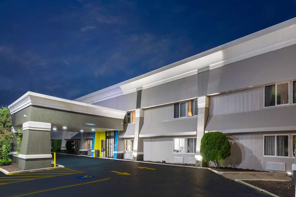 Days Inn by Wyndham Pleasant Prairie Kenosha - photo 2