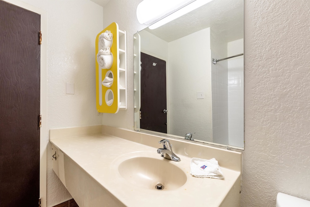 Motel 6 Houston North Spring - photo 12