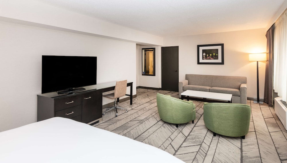 DoubleTree by Hilton Newark Penn Station - photo 23