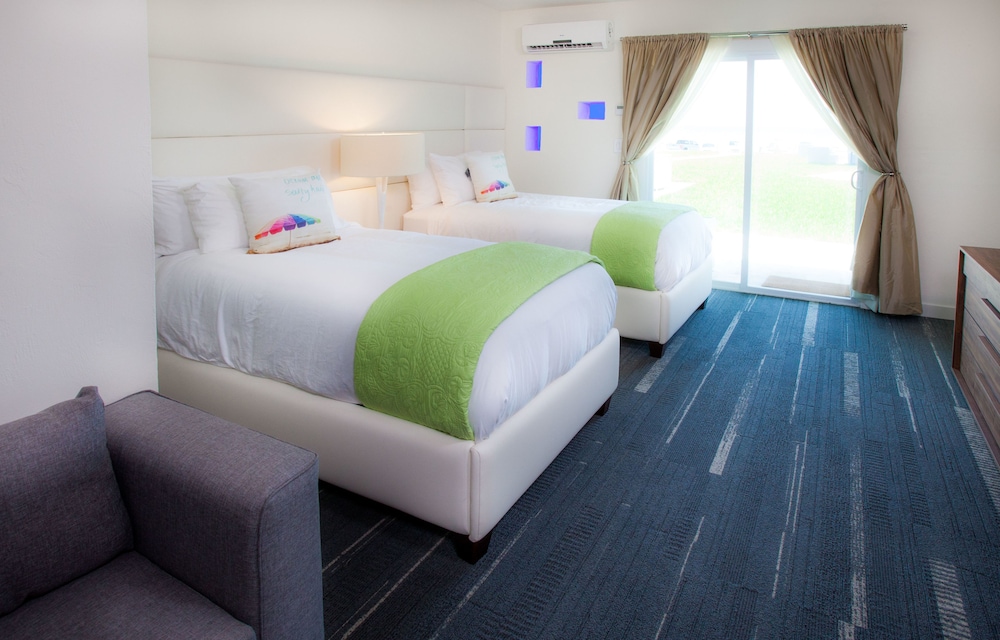 The Salty Mermaid Oceanfront Hotel - photo 3