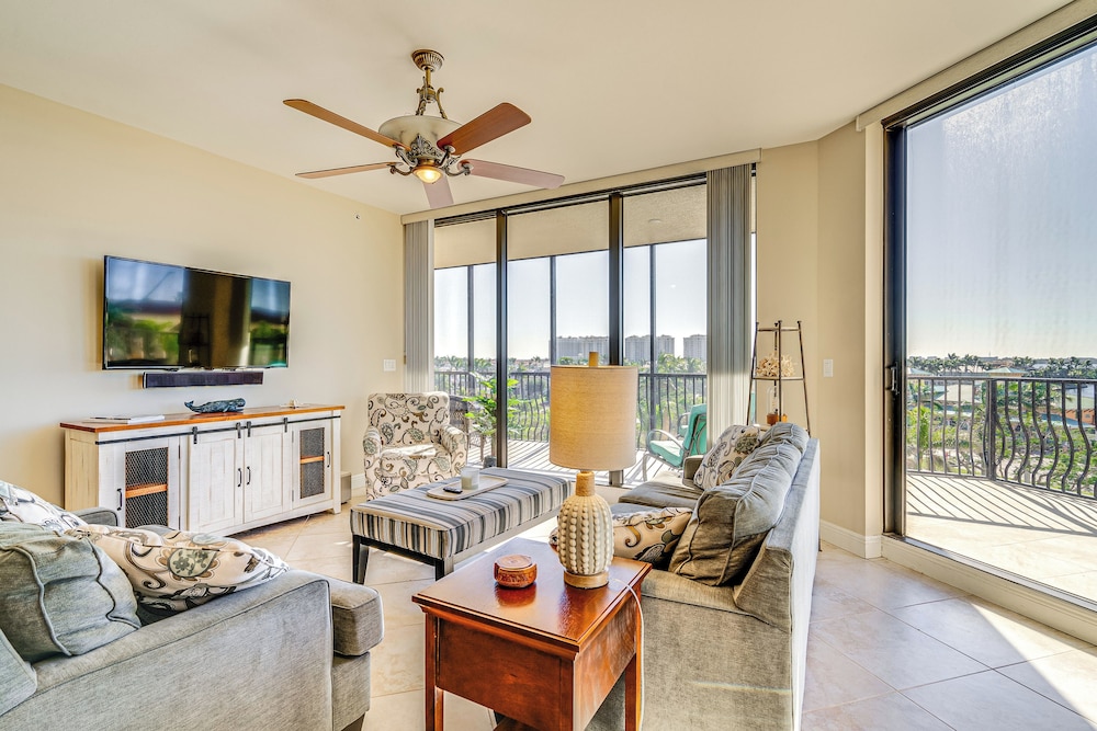 Walk to Marina Restaurants: Cape Coral Escape — 4-Star Luxury Hotel in Cape Coral, United States