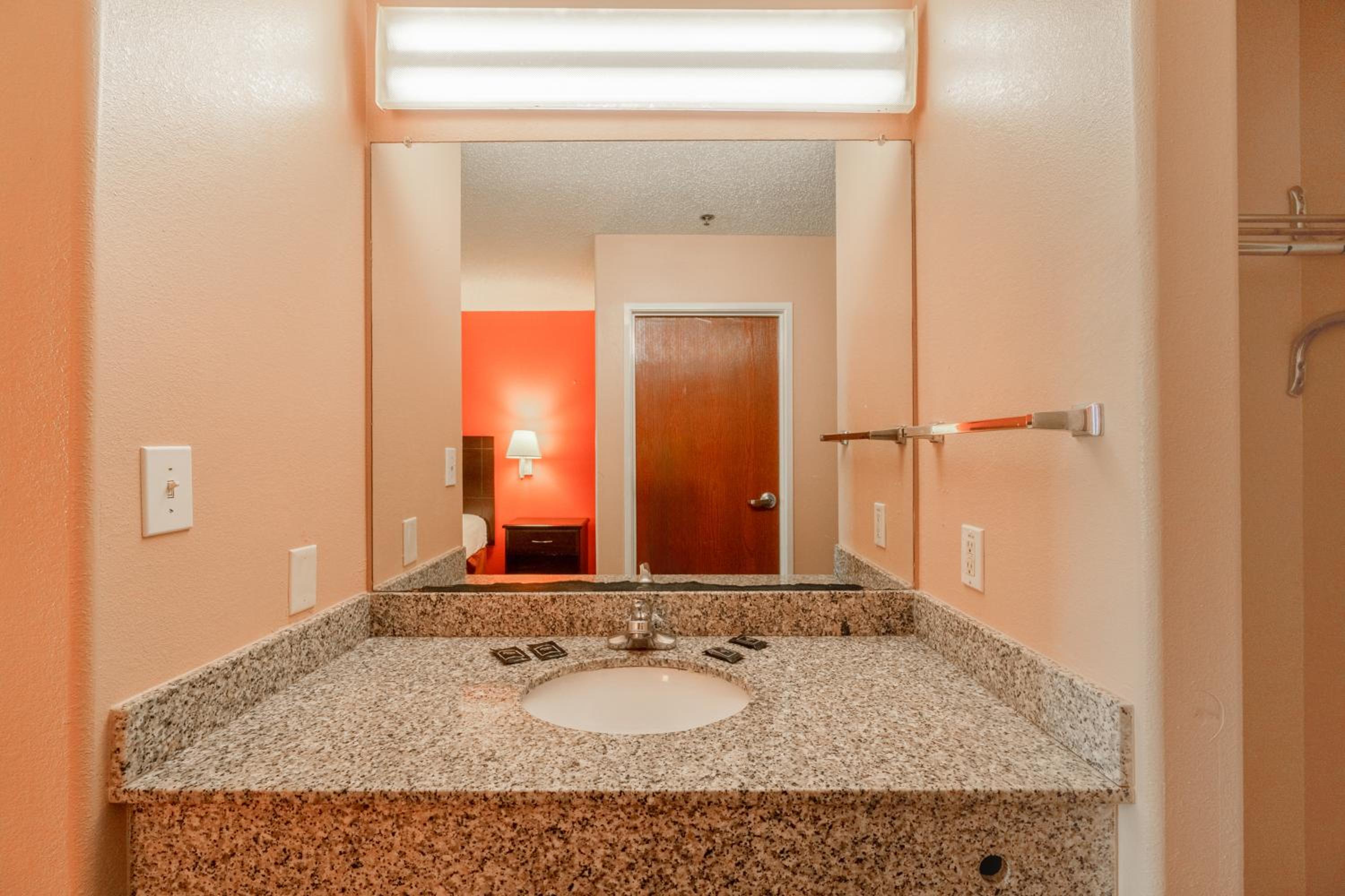 Capital O Fairway Inn Baytown La Porte TX - photo 42