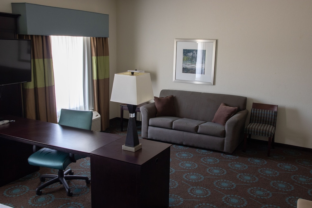 Hampton Inn Fayetteville - photo 11