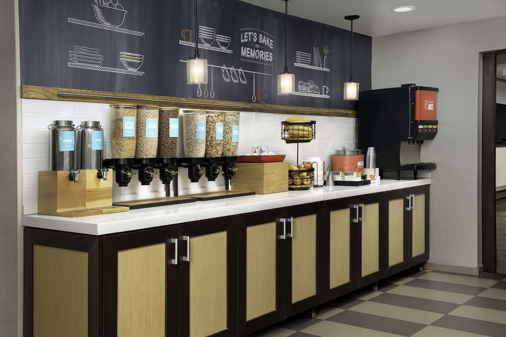 Hampton Inn Pittsburgh Monroeville - photo 17