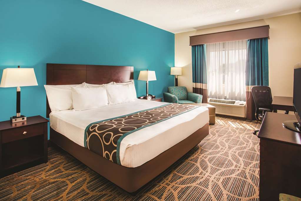 La Quinta Inn & Suites by Wyndham Evansville - photo 8