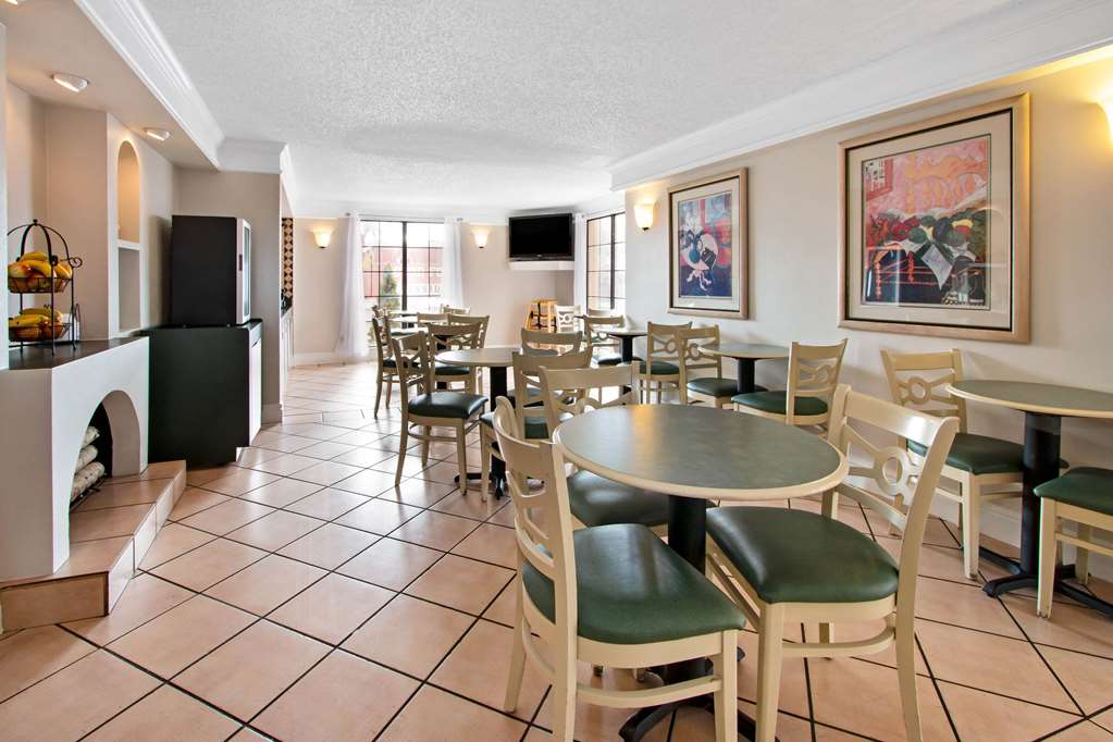 La Quinta Inn by Wyndham Albuquerque Airport - photo 42