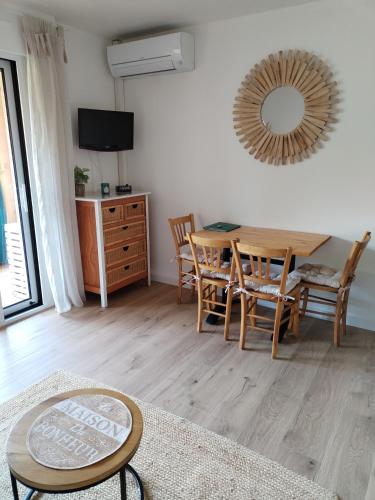 Studio Week End Mer - last minute hotel in Saint-Cyr-Sur-Mer