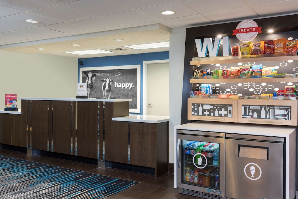 Hampton Inn by Hilton Milwaukee Northwest - photo 3