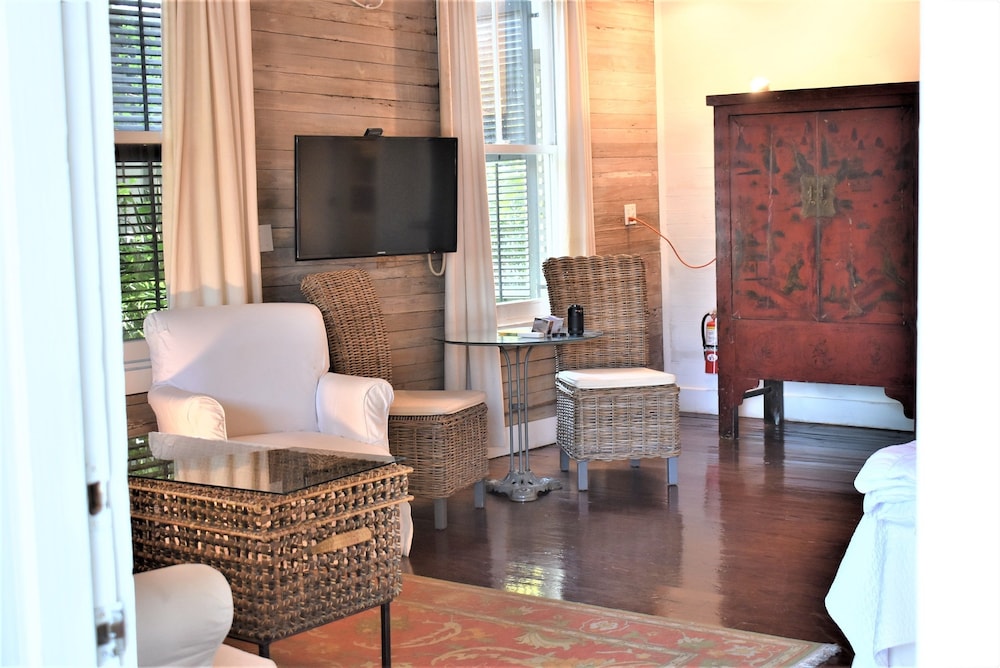Simonton Court Historic Inn & Cottages - photo 25