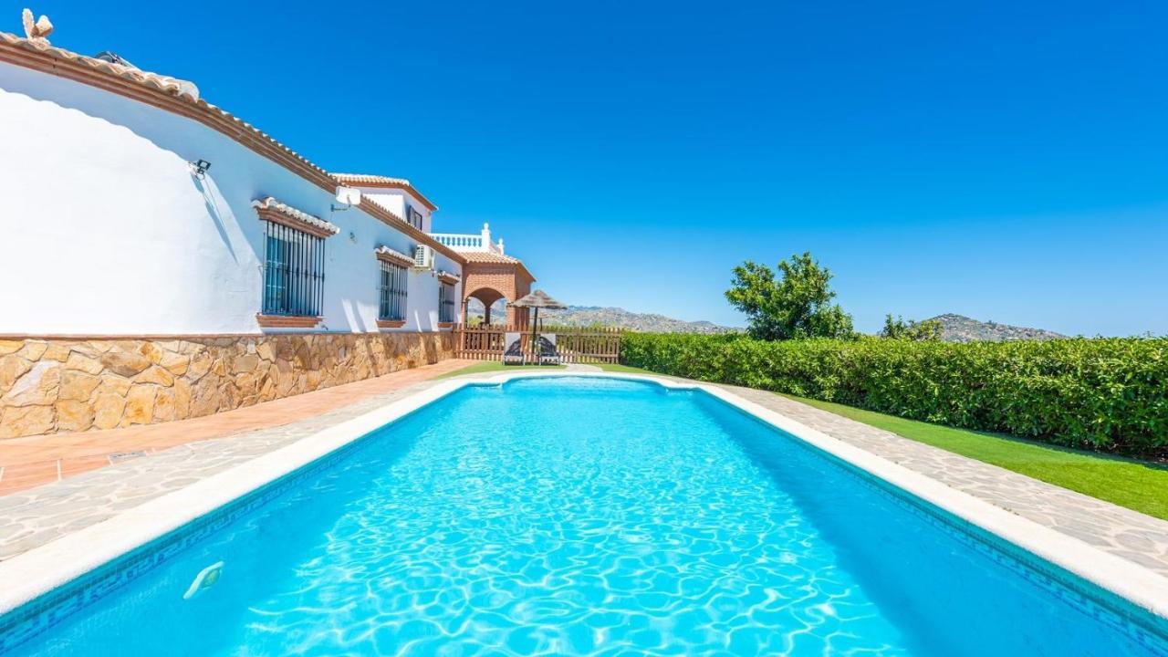 Villa Yasleni Arenas by Ruralidays — 4-Star Luxury Hotel in Arenas, Spain