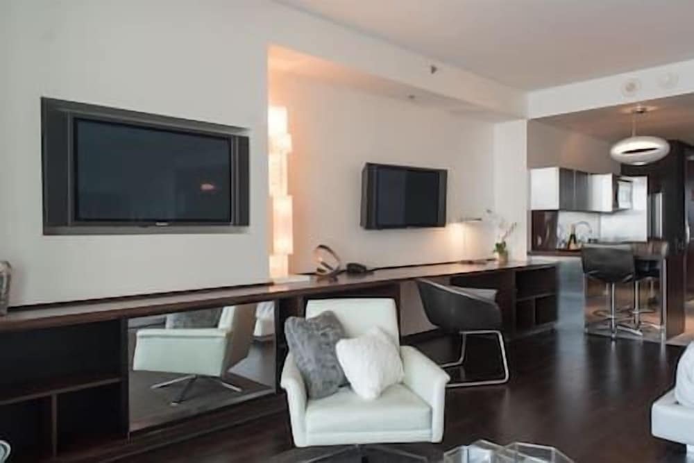 Luxury Suites at the Palms - photo 23
