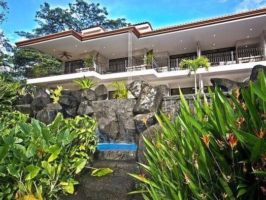 El Paso De Las Lapas in Jaco, Costa Rica