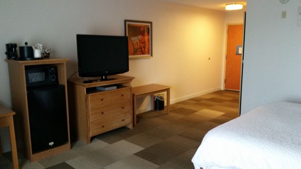 Hampton Inn Cortland - photo 14