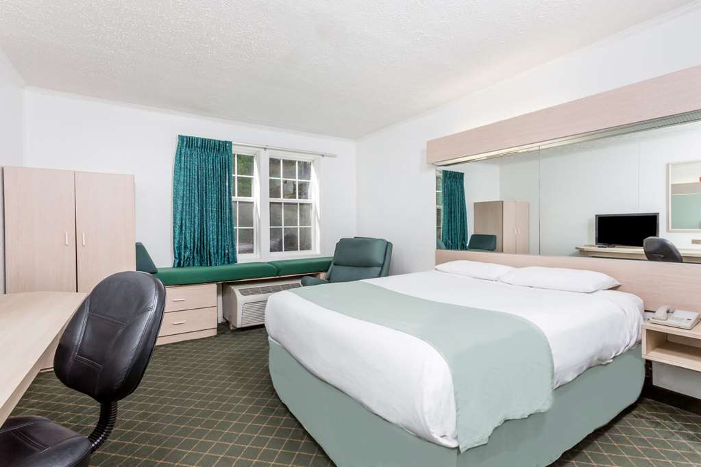 Microtel Inn & Suites By Wyndham Athens - photo 12