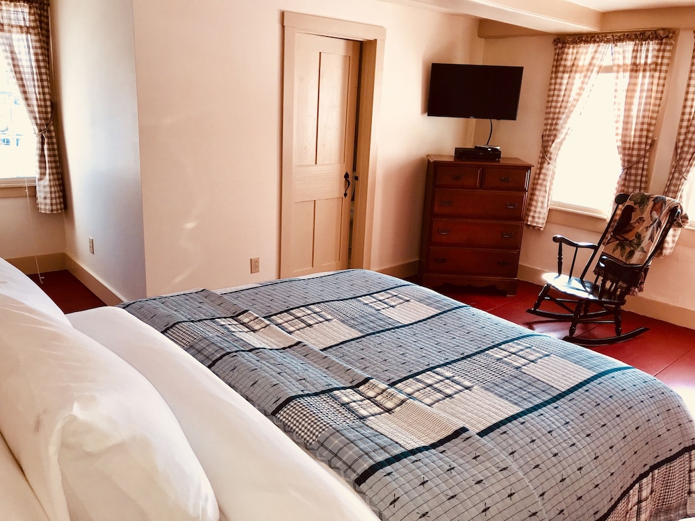 Spring Hill Inn - photo 13