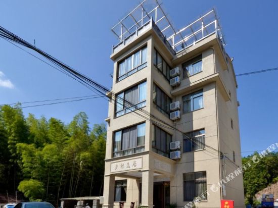Lord Royale - carbon neutral hotel in Duncans