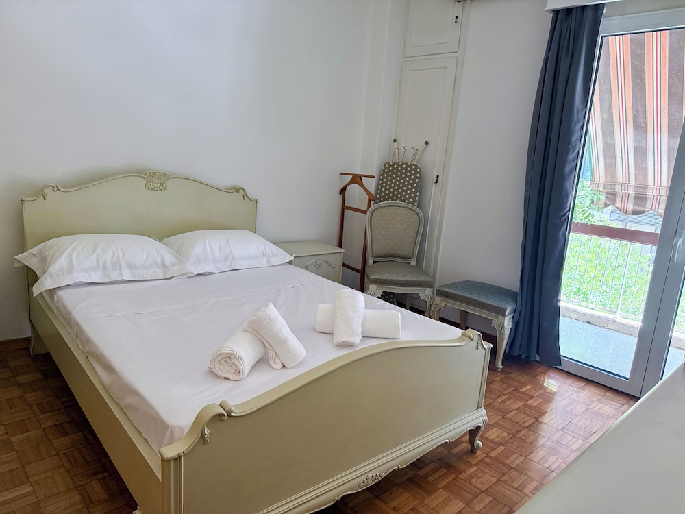 Neos Kosmos Family Apartment — 4-Star Luxury Hotel in Athens, Greece