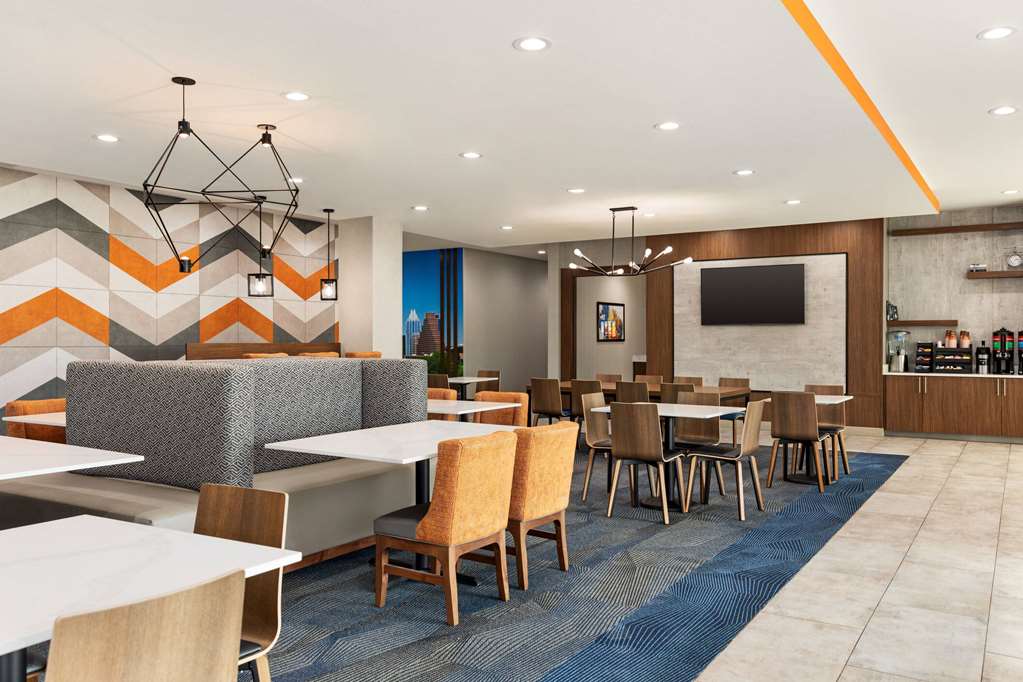 La Quinta Inn & Suites by Wyndham Austin South - photo 31