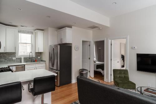 East Village 2BR Modern Apartment H1 — 4-Star Luxury Hotel in Chicago, United States