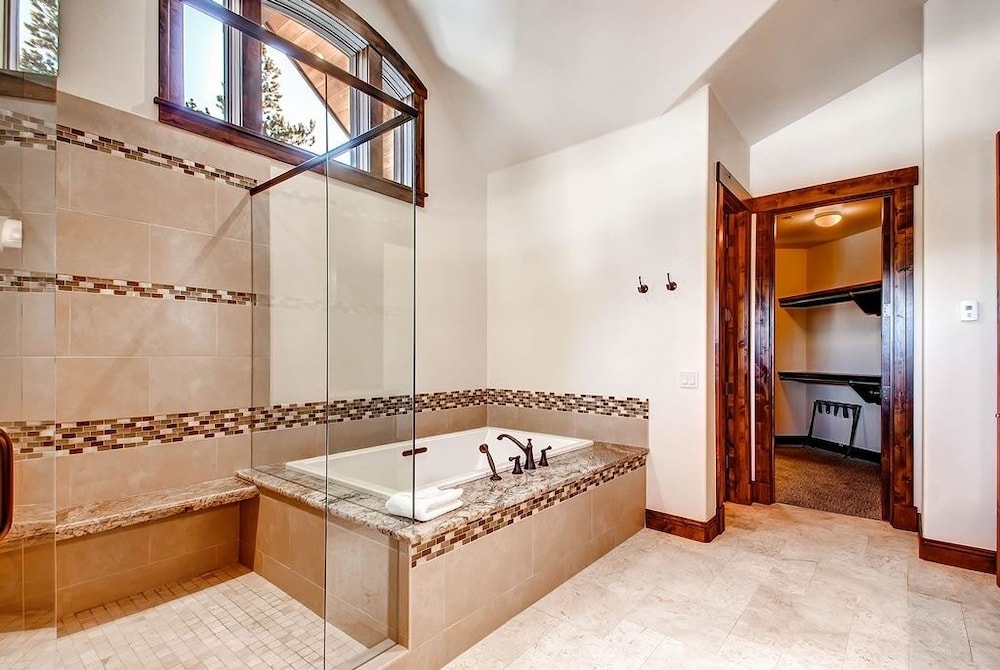 Slopeside Manor On Peak 8 By Pinnacle Lodging - photo 27