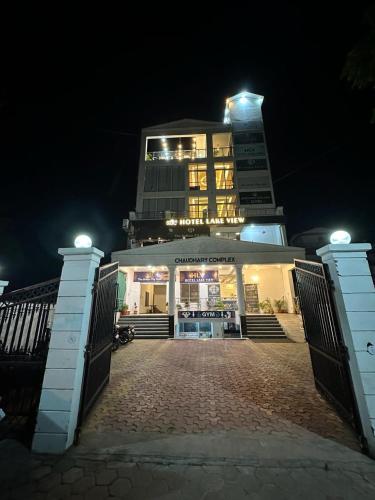 Hotel Lakeview in Chhatarpur, India