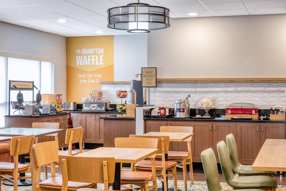 Hampton Inn Portland East - photo 26