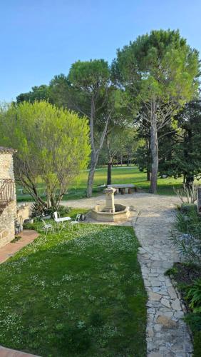Domaine familial avec grand parc et piscine — hotel in Mondragon