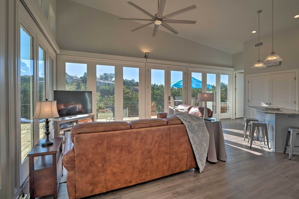 Modern Lake Travis Haven with Resort Amenities — hotel in Leander