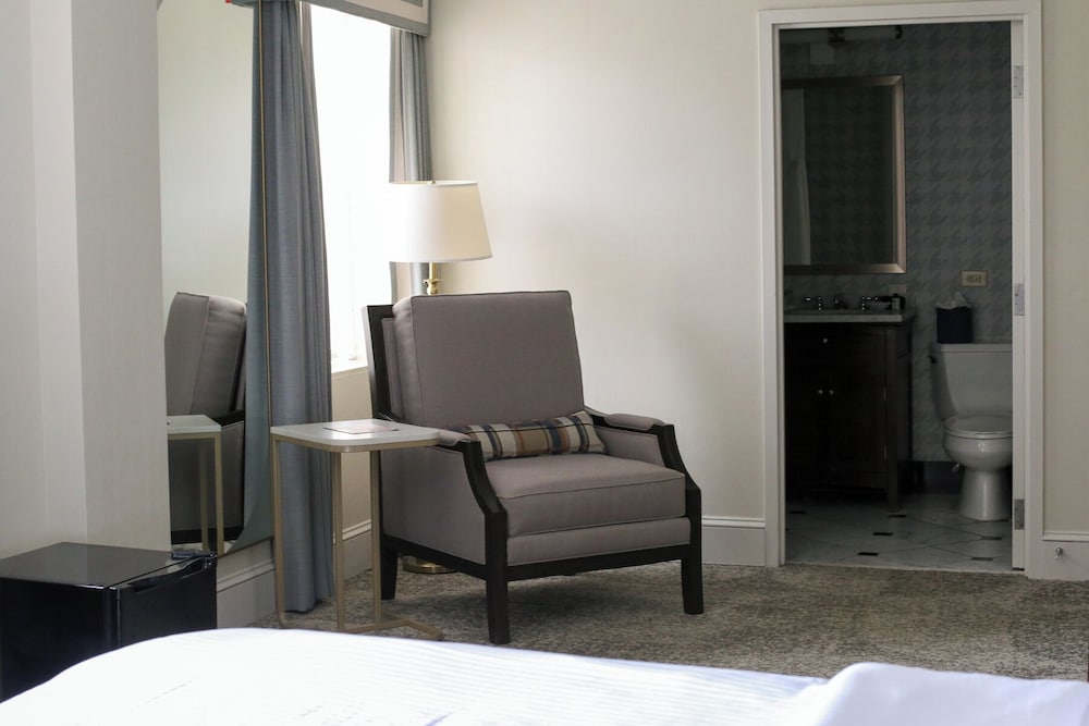 The Dunhill Hotel - photo 20