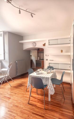Dimora nel Palazzo Ducale with private parking — 4-Star Luxury Hotel in Giovinazzo, Italy