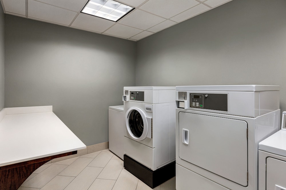 Holiday Inn Express Hotel & Suites Waycross by IHG - photo 31