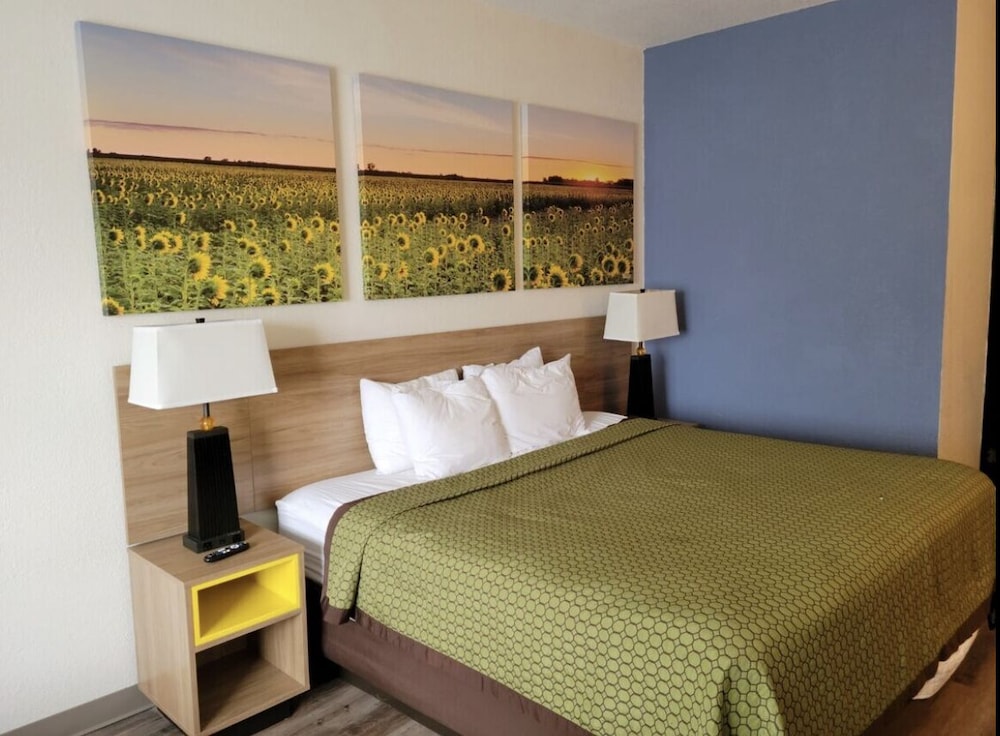 Days Inn by Wyndham Topeka - photo 11