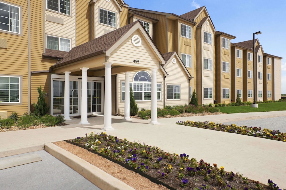 Microtel Inn & Suites by Wyndham Cotulla - featured photo