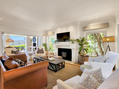 Camps Bay Luxury Family Retreat Lush & Stylish