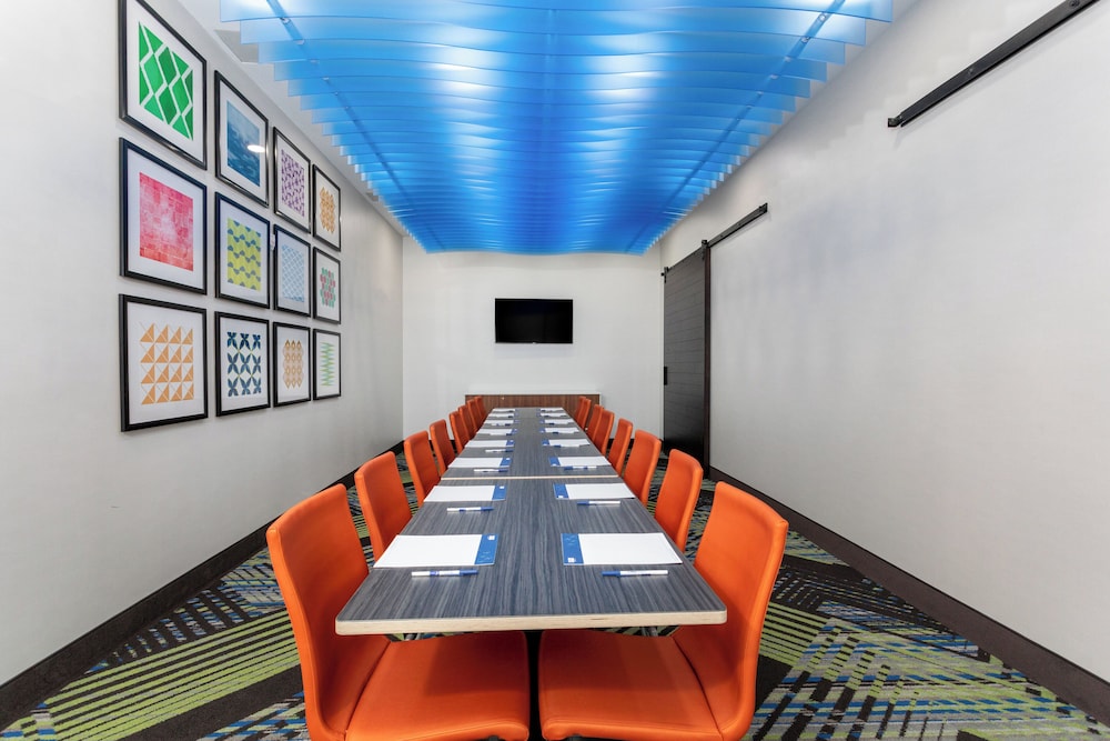 Holiday Inn Express & Suites Miramar - photo 40
