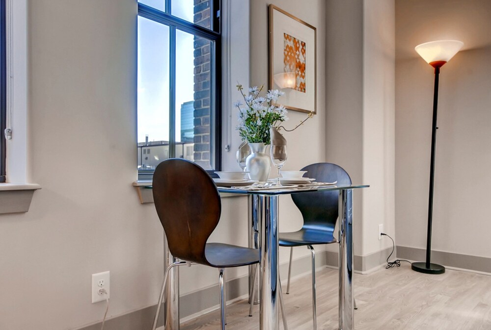 Global Luxury Suites At Light Street - photo 5