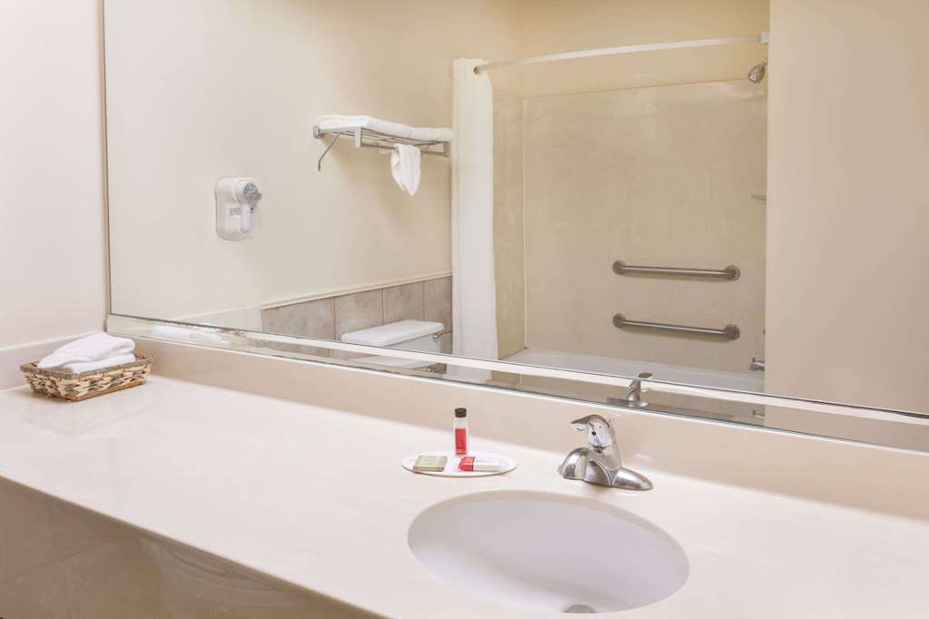 Super 8 by Wyndham Duson Lafayette West Area - photo 11