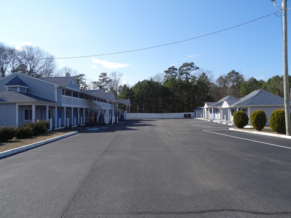 Village Inn and Suites - photo 37