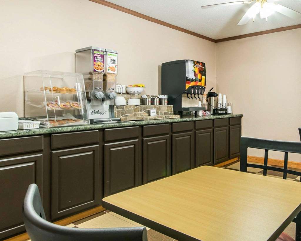 Econo Lodge Franklin South - photo 42