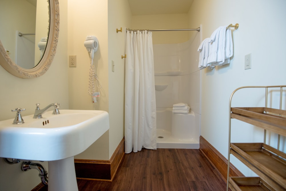 Inn at Cedar Crossing - photo 23