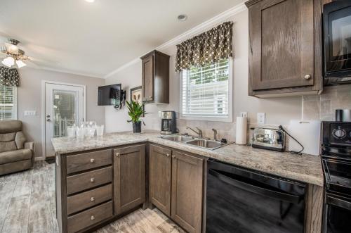 Water's Edge RV Resort - photo 16